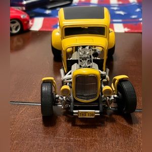 Die-cast Collectible 1:18 ERTL Ford not sure on model or year.